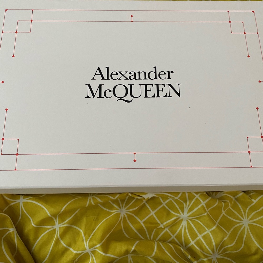 Alexander MaQueen. Size 40 which is 7 in Men.